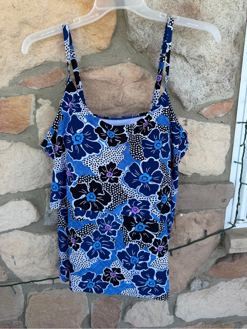 Women’s 22w swim top